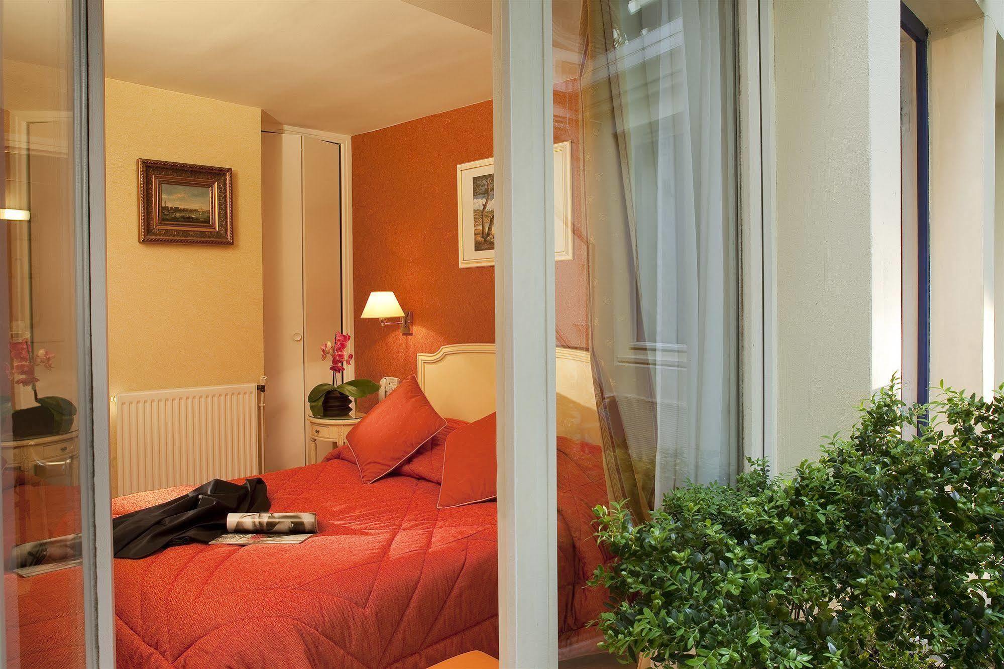 Hotel Riviera Elysees Paris Exterior photo